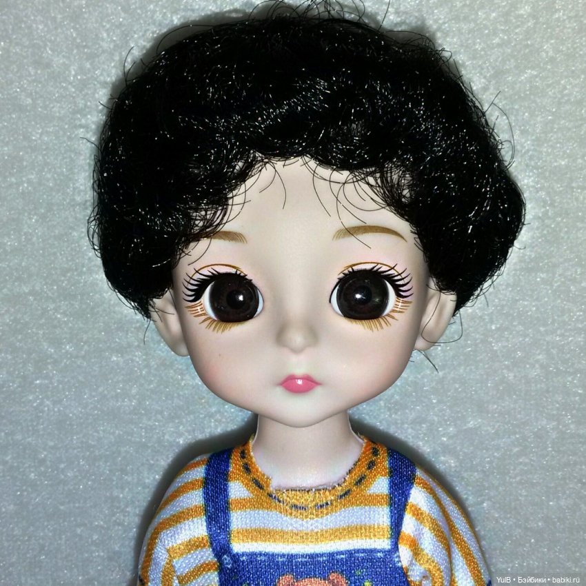 ...Кнопка в окружении мальчишек (фото 4)