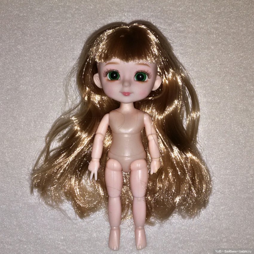 ...Кнопка в окружении мальчишек