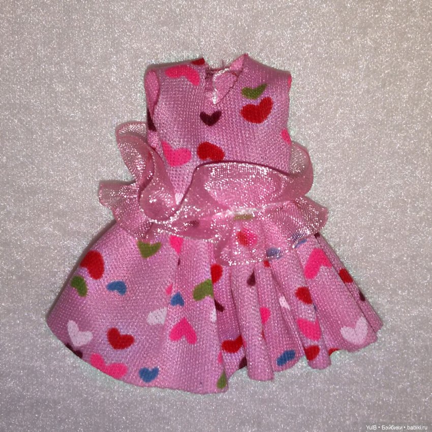 ...Кнопка в окружении мальчишек