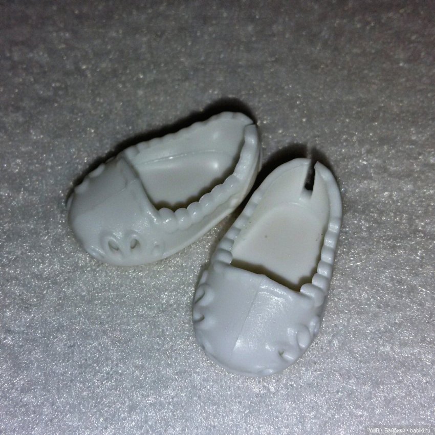 ...Кнопка в окружении мальчишек