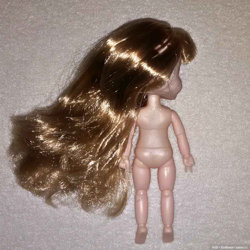 ...Кнопка в окружении мальчишек