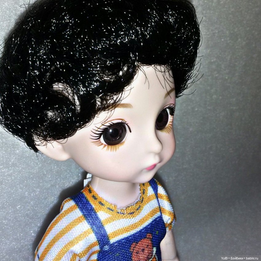 ...Кнопка в окружении мальчишек (фото 5)