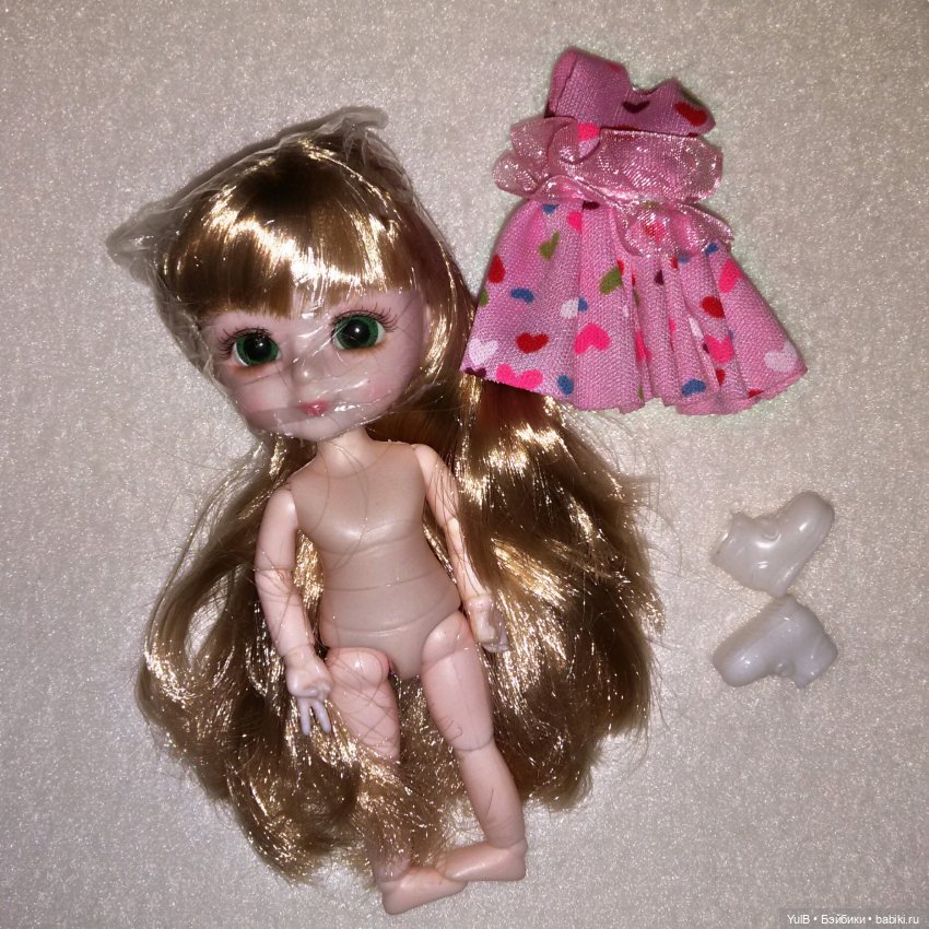 ...Кнопка в окружении мальчишек