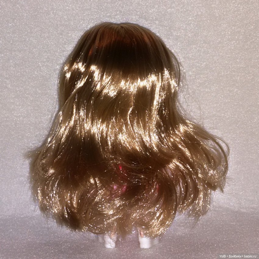 ...Кнопка в окружении мальчишек