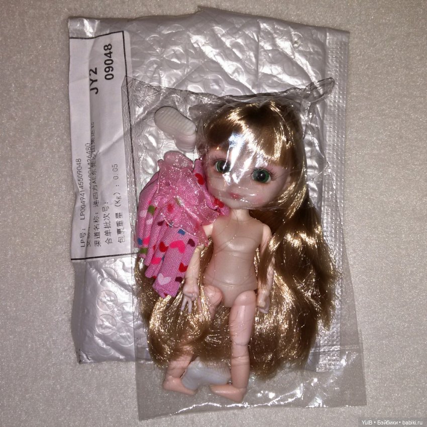 ...Кнопка в окружении мальчишек