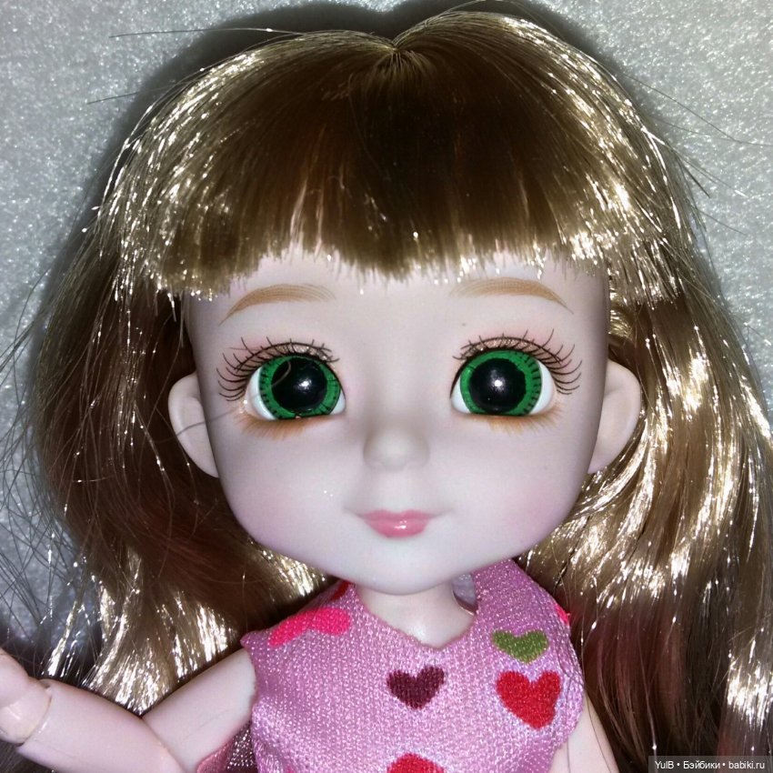 ...Кнопка в окружении мальчишек