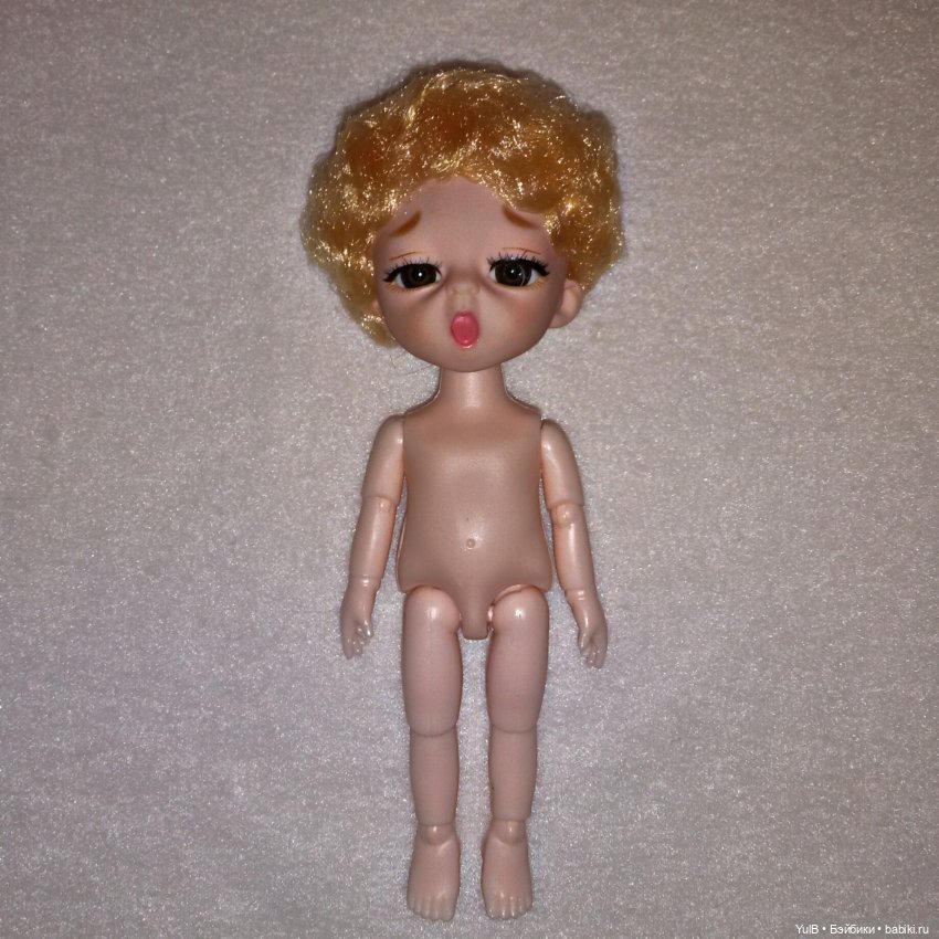 ...Кнопка в окружении мальчишек