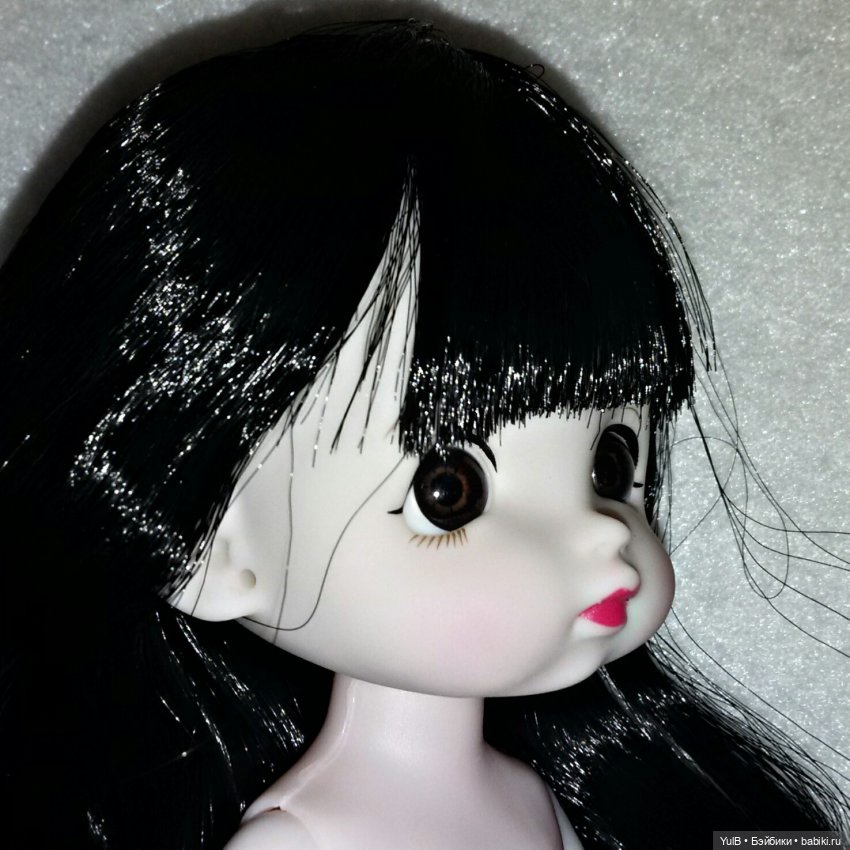 ...Мартовские девчонки и не полностью оправданные ожидания