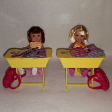 ...Малышки в школе...