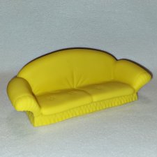 ...Жёлтый диван...