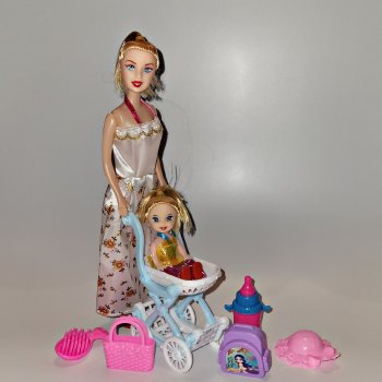 ...Очень странная коляска...