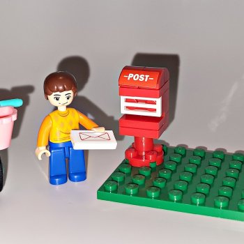 ...Почтальон...