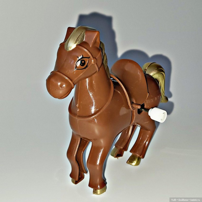 Стеллаж и "дары" из кукурузных палочек