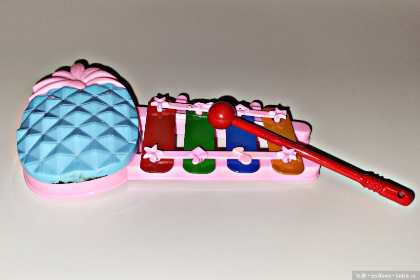 Стеллаж и "дары" из кукурузных палочек