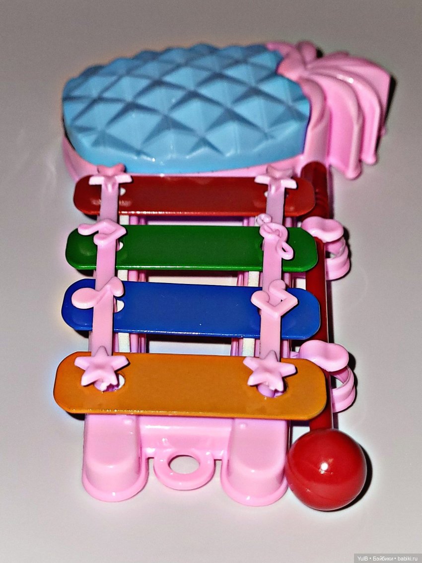 Стеллаж и "дары" из кукурузных палочек