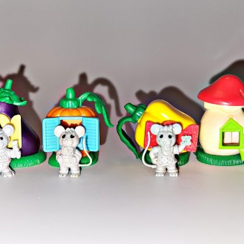 Мышки в домиках