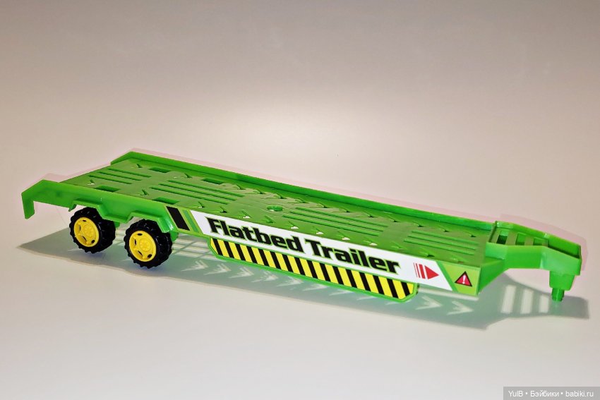 Трактор с прицепом и не только