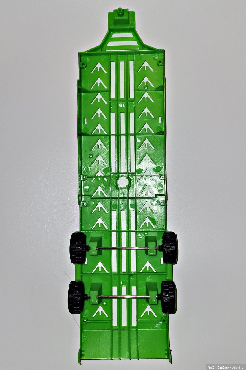 Трактор с прицепом и не только