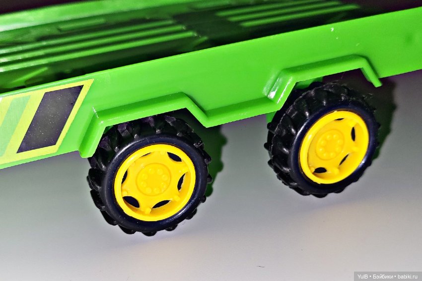 Трактор с прицепом и не только