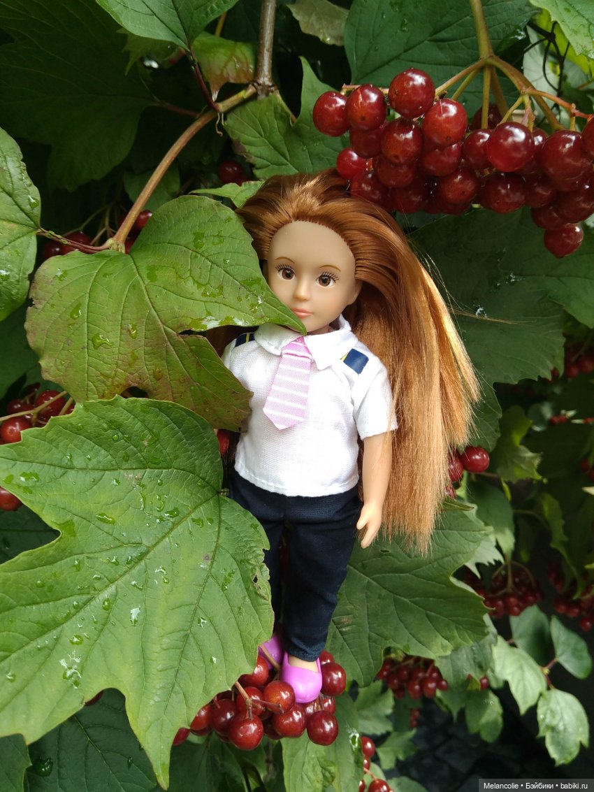 Малыши на прогулке и дома