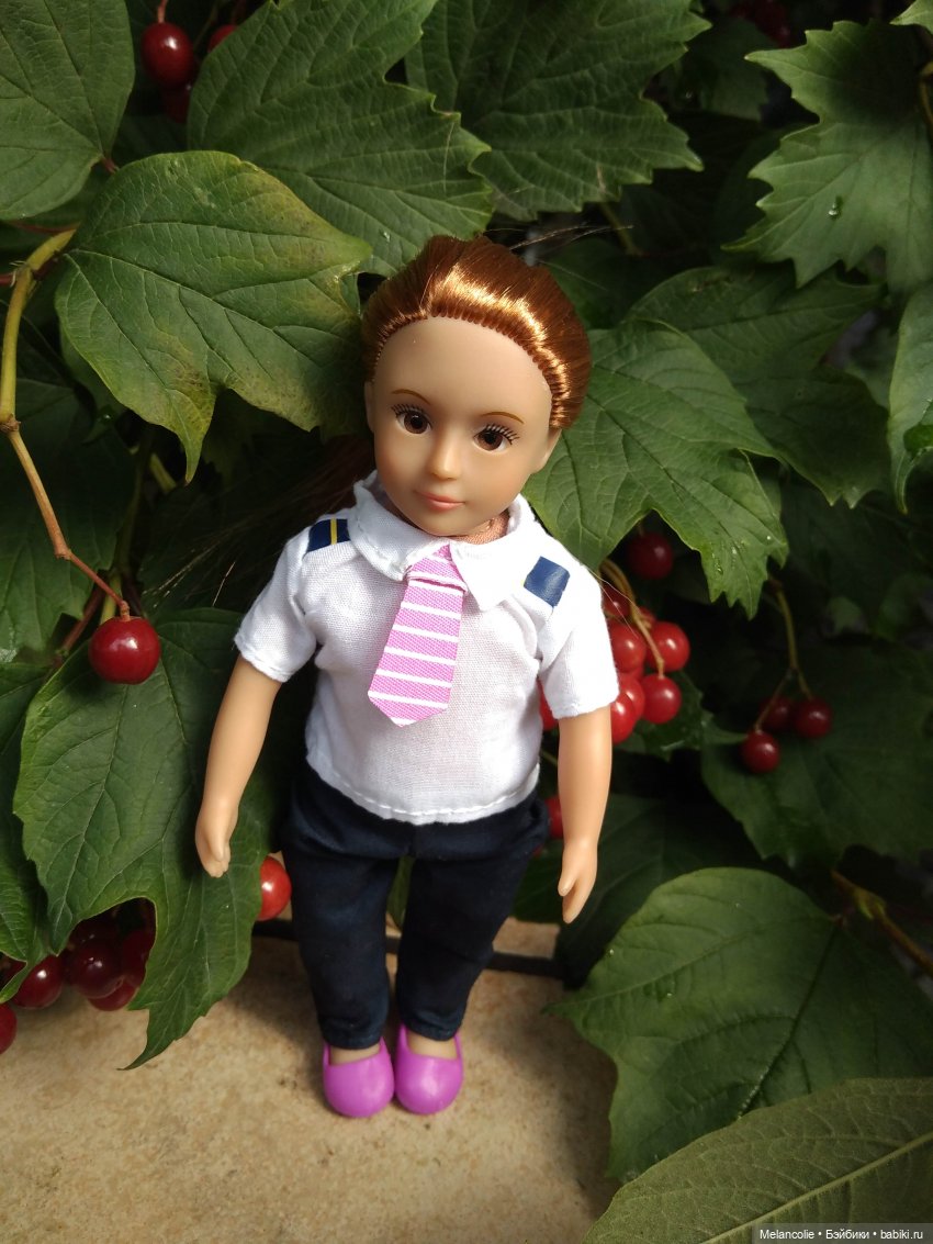 Малыши на прогулке и дома