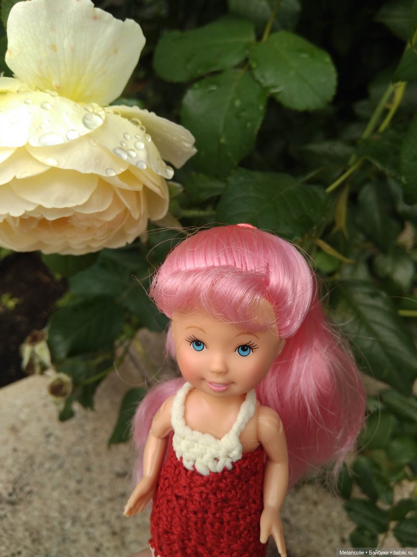 Малыши на прогулке и дома