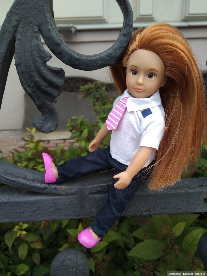 Малыши на прогулке и дома