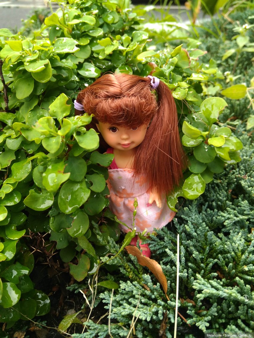 Малыши на прогулке и дома