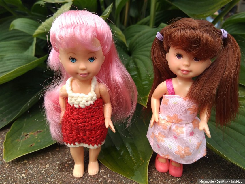 Малыши на прогулке и дома