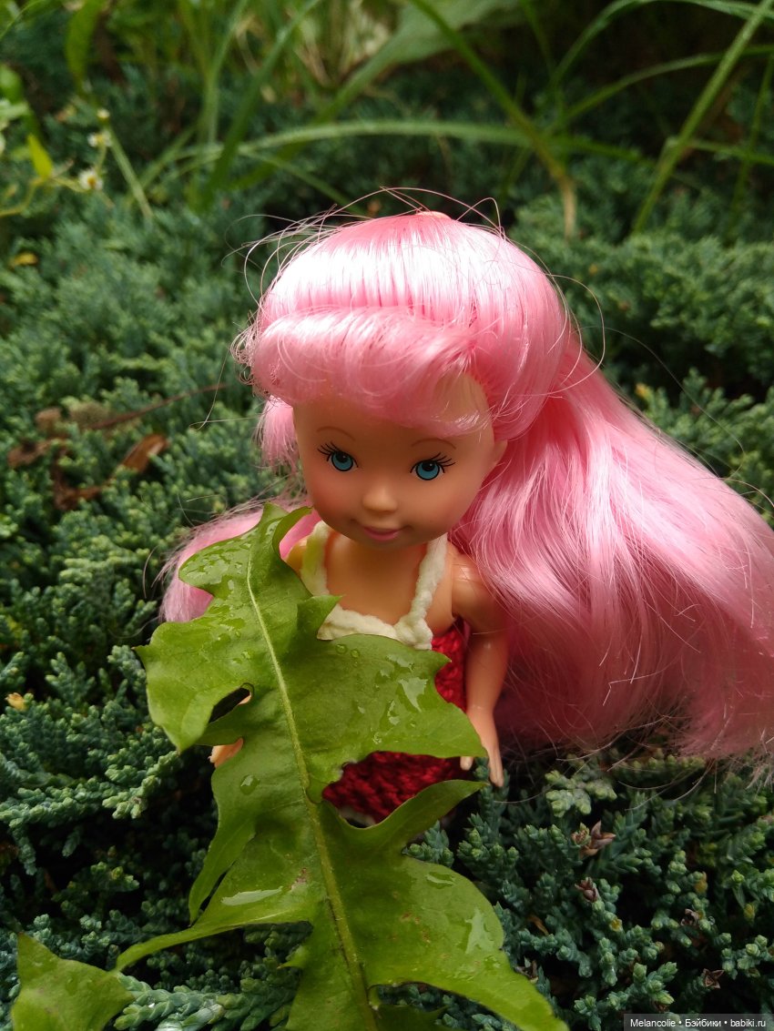 Малыши на прогулке и дома