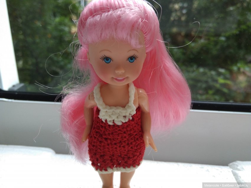 Малыши на прогулке и дома