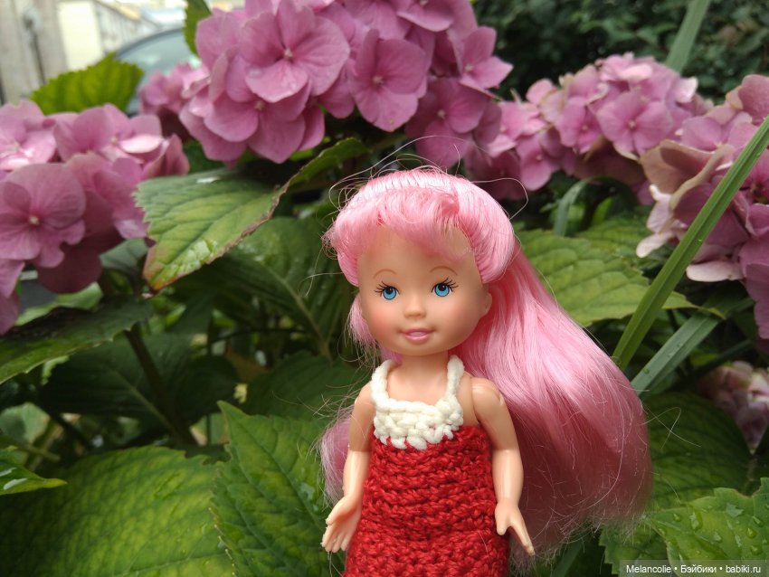 Малыши на прогулке и дома