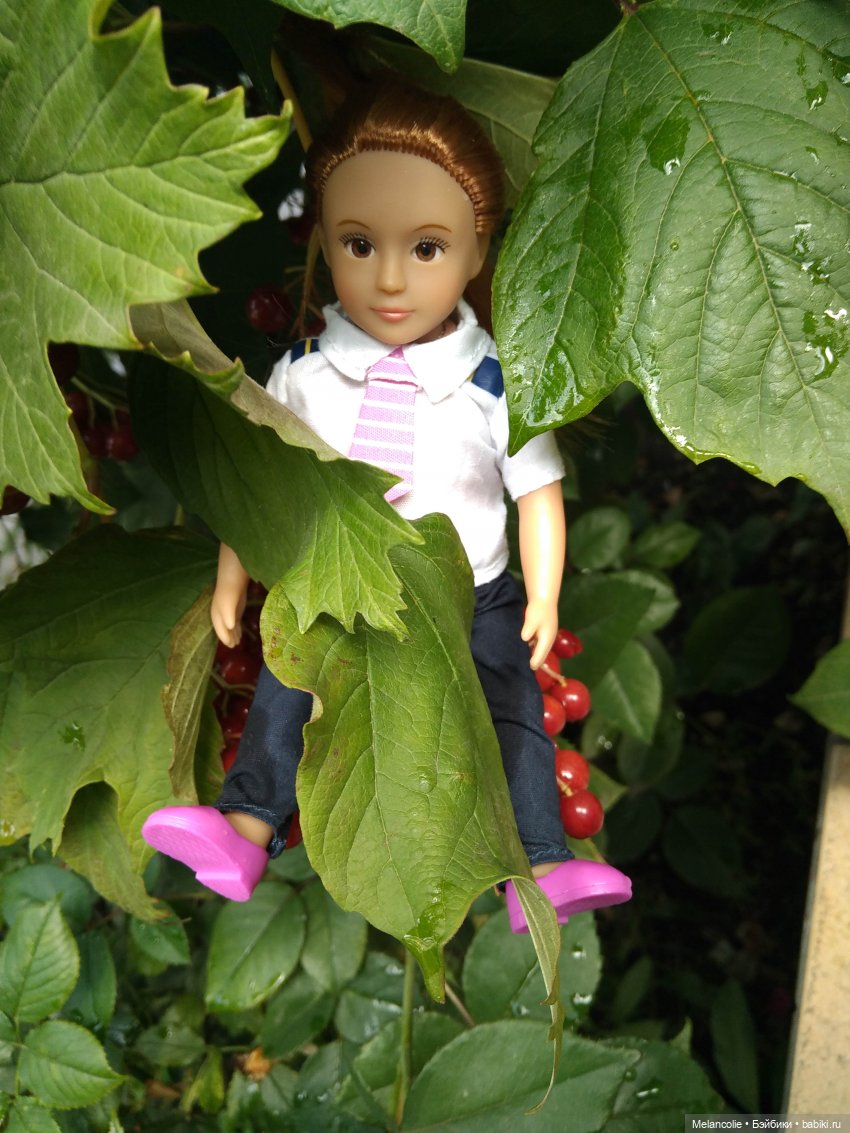 Малыши на прогулке и дома