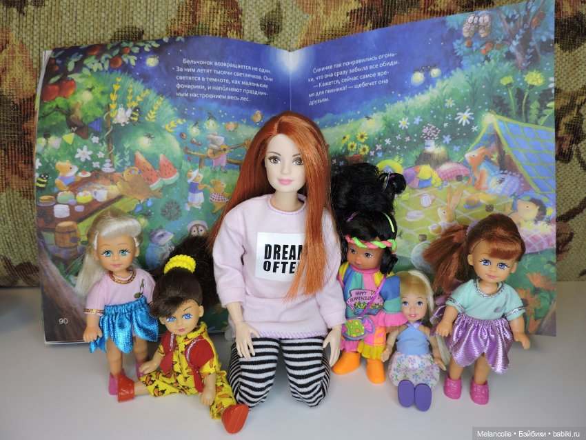 В ожидании праздника. Агнешка читает малышам