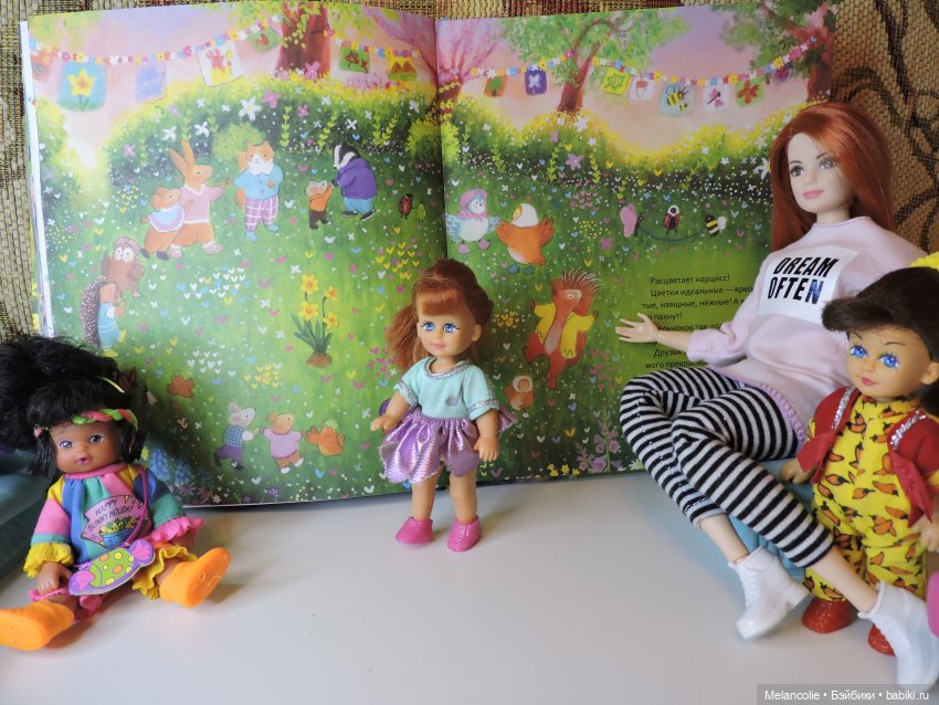 В ожидании праздника. Агнешка читает малышам