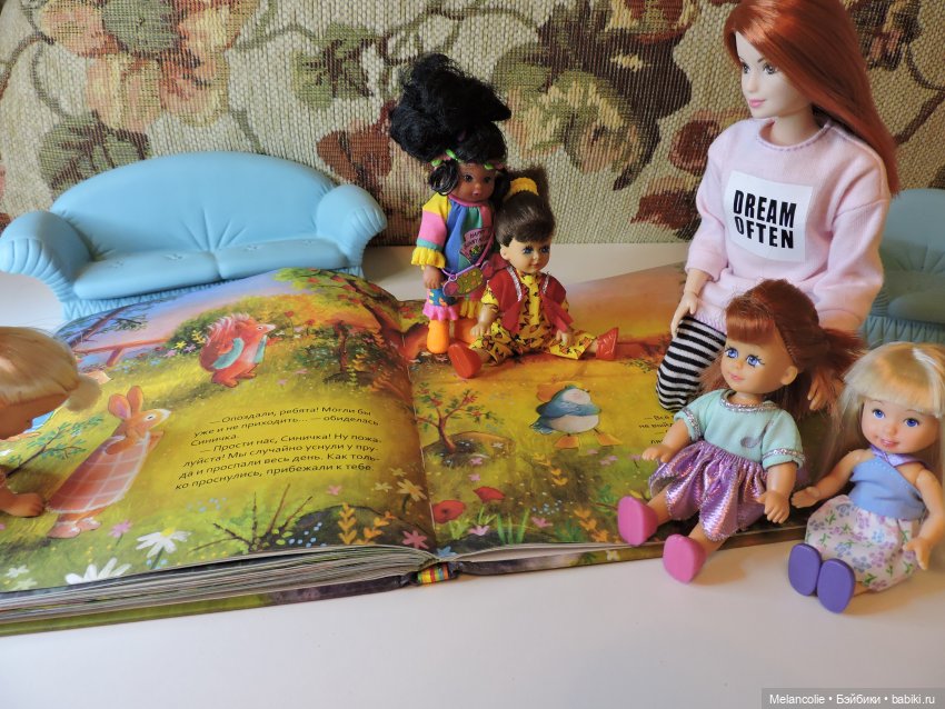 В ожидании праздника. Агнешка читает малышам