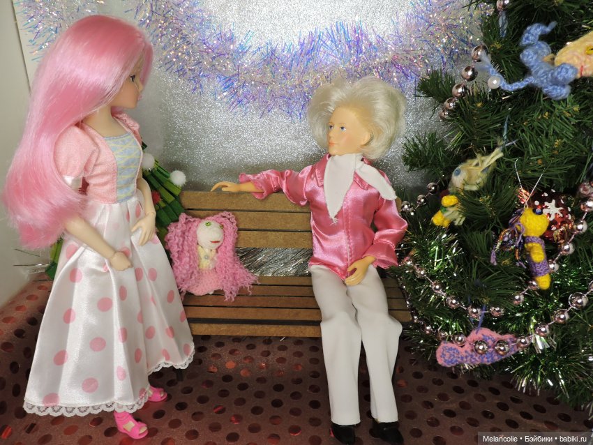 В ожидании праздника. Диалог у новогодней елки