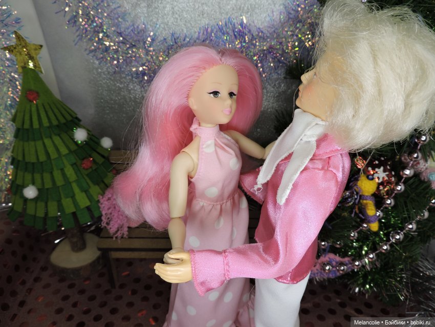 В ожидании праздника. Диалог у новогодней елки