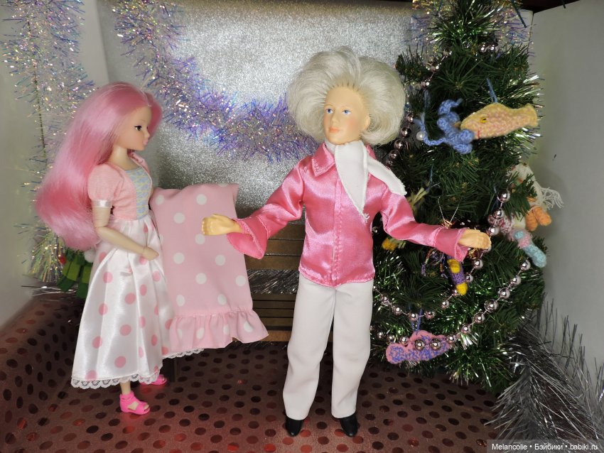 В ожидании праздника. Диалог у новогодней елки