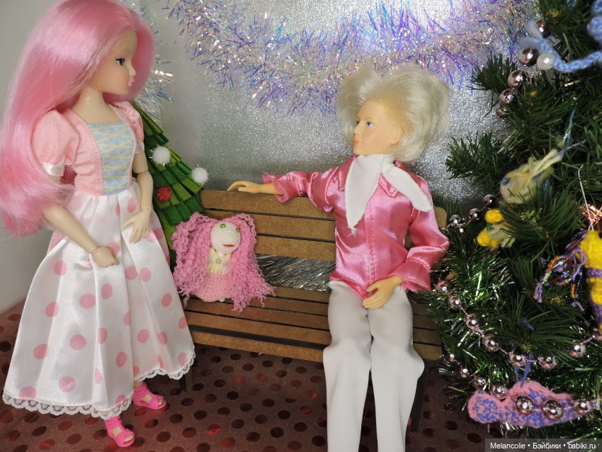 В ожидании праздника. Диалог у новогодней елки