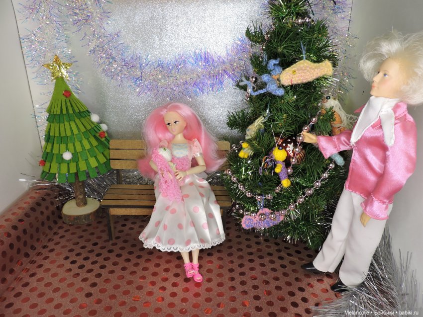 В ожидании праздника. Диалог у новогодней елки