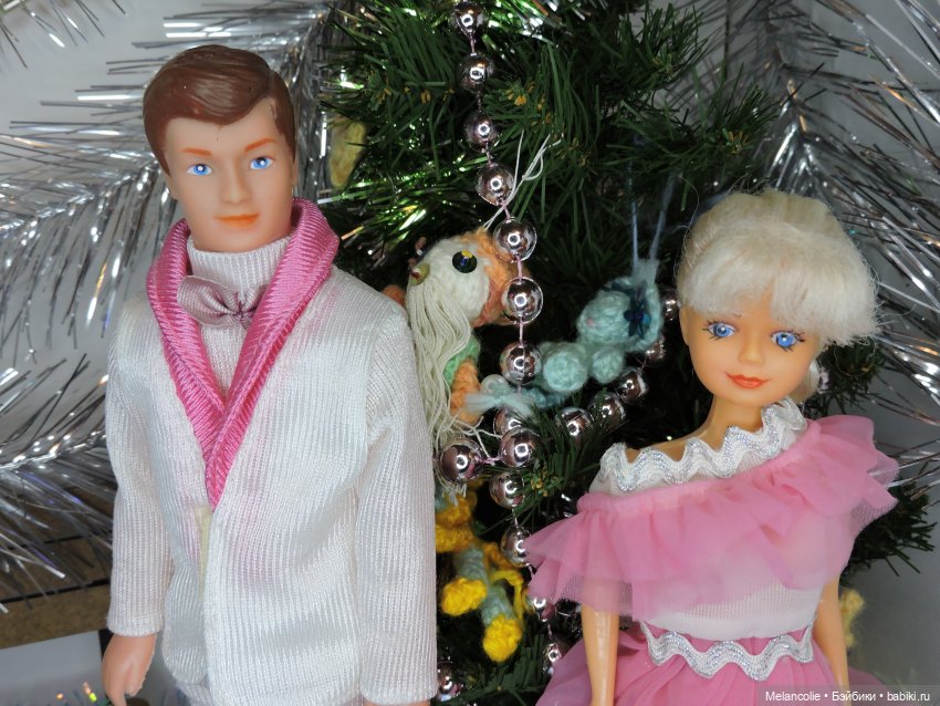 В ожидании праздника. Он и она (фото 9)