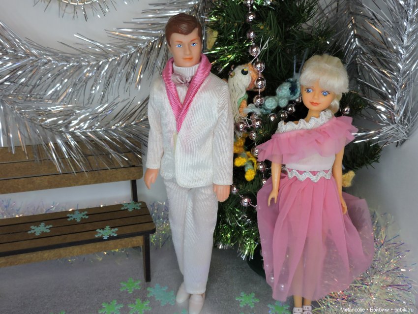 В ожидании праздника. Он и она (фото 8)