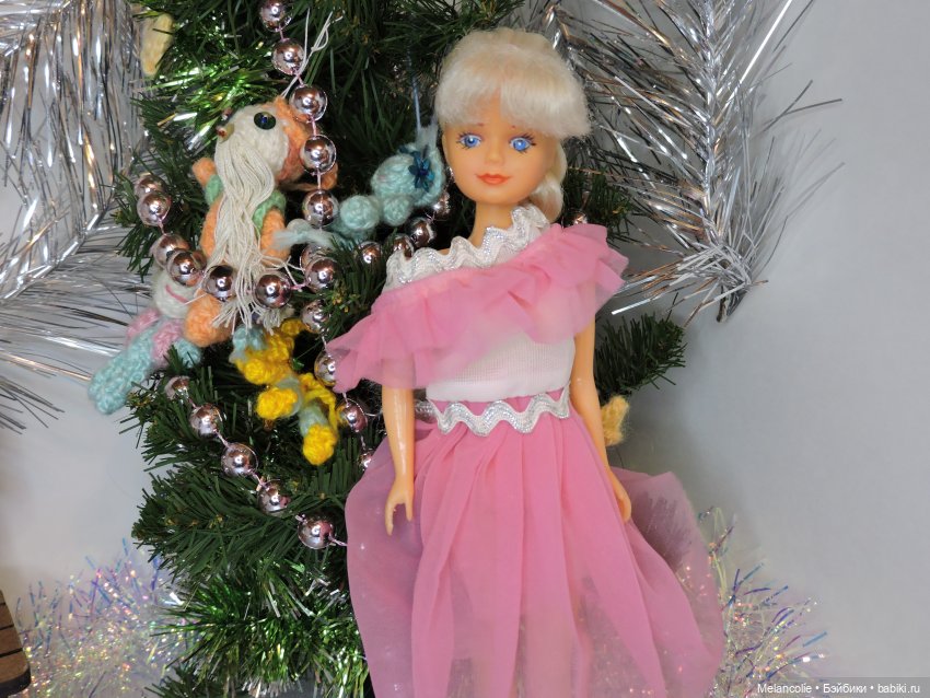 В ожидании праздника. Он и она (фото 6)