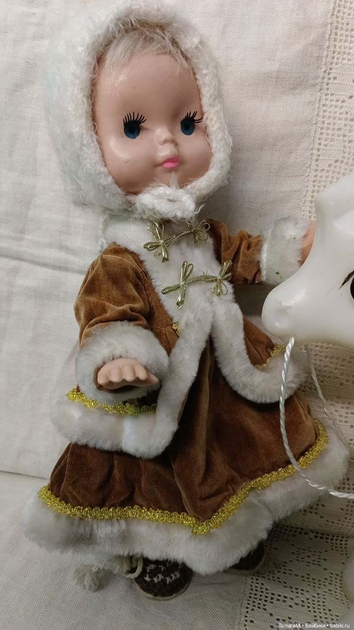 Прогулка на саночках — Игрушки СССР и советского детства: резиновые (фото 2)