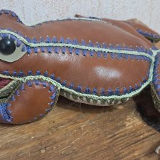 Лягушка кожаная мягконабивная