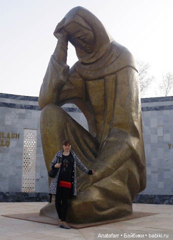 9 мая в Узбекистане. Памятник Скорбящей матери (фото 8)
