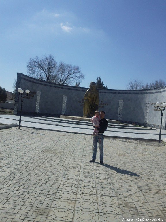 9 мая в Узбекистане. Памятник Скорбящей матери (фото 9)