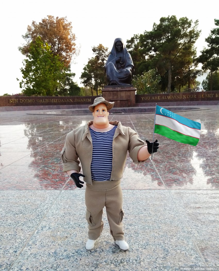 9 мая в Узбекистане. Памятник Скорбящей матери