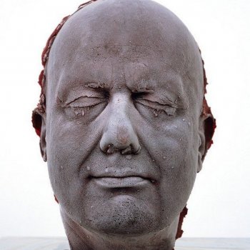 Искусство на грани: Скульптуры из крови от Марка Куинна. Шокирующий проект «Self» 18+